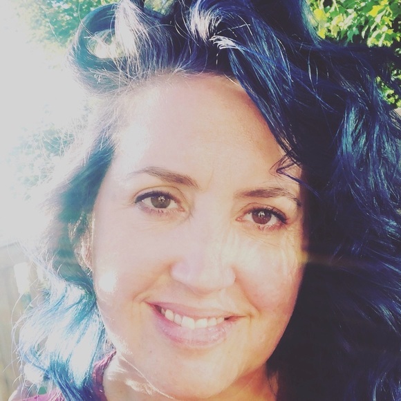 Meet your Posher, Jackie - Picture 2 of 2